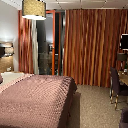 Hotel Efcannos Vechelde Bagian luar foto