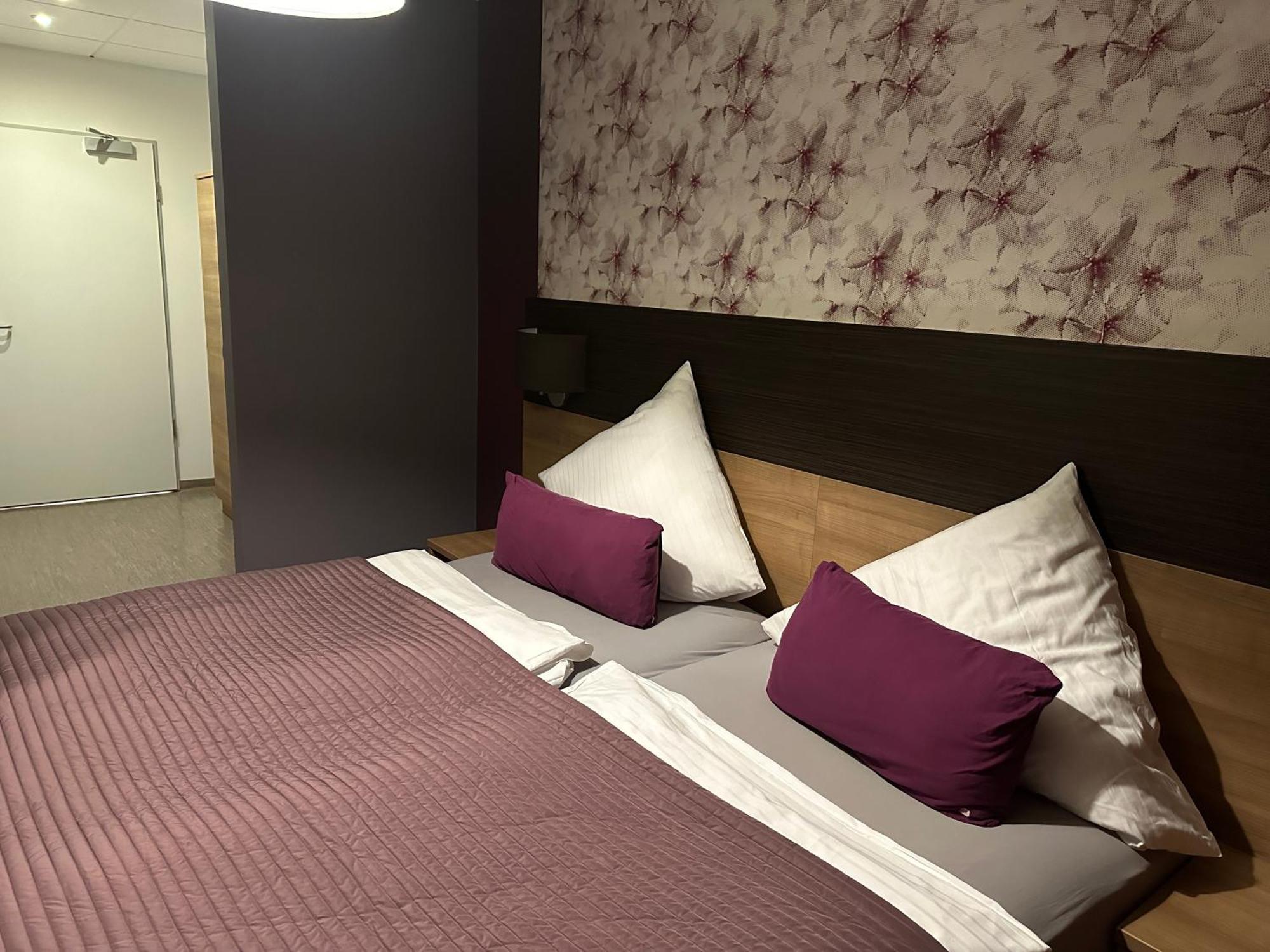 Hotel Efcannos Vechelde Bagian luar foto