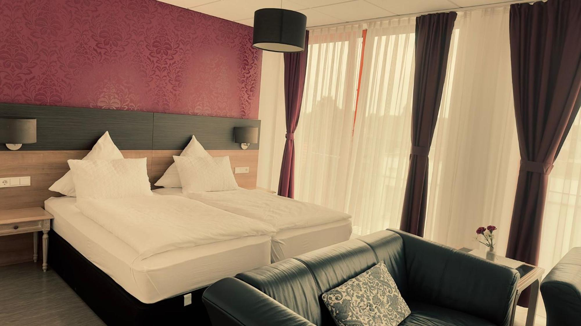 Hotel Efcannos Vechelde Bagian luar foto