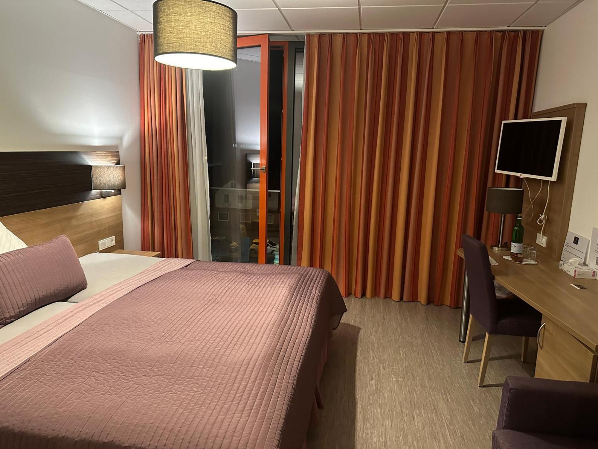 Hotel Efcannos Vechelde Bagian luar foto